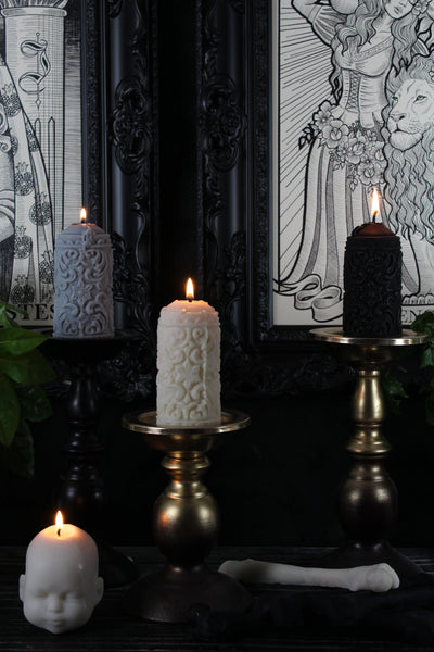 BOUGIE PILIER GOTHIQUE BLANCHE THE BLACKENED TEETH
